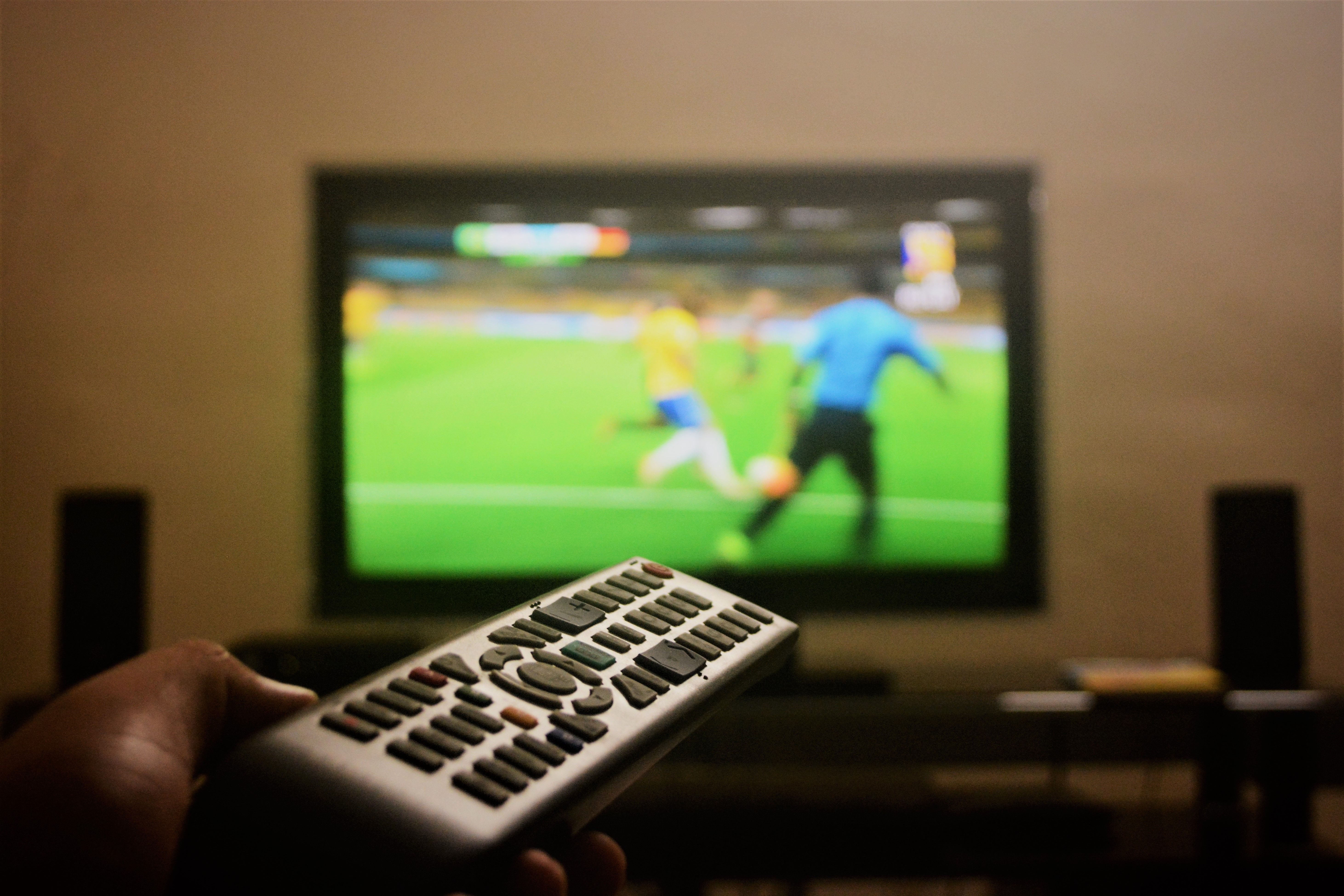Match de football en direct sur Smart TV via IPTV en France